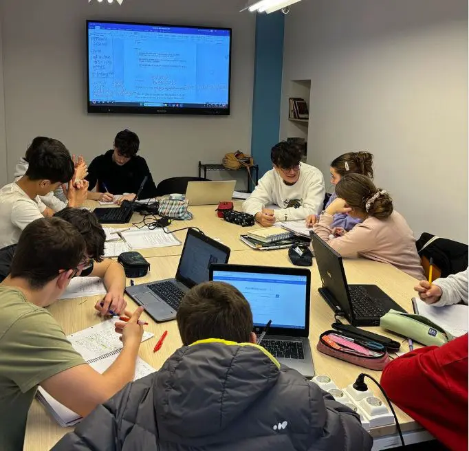 Moma New School - Com és una classe de FCE 2 a MoMa - jgcyhkydt