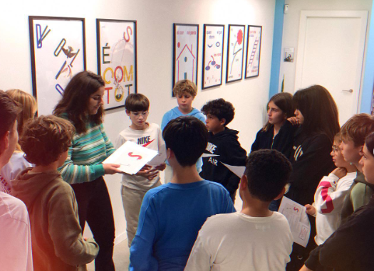 Moma New School - IT’S TOUR TIME - Captura