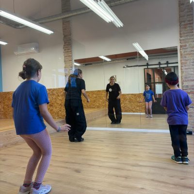 Moma New School - Inici de les extraescolars culturals en ANGLÈS! 🎨🎼👯‍♀️ - WhatsApp Image 2024 10 03 at 19.32.01 2